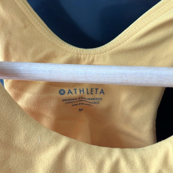 Athleta Conscious Crop - Picture 2 of 3